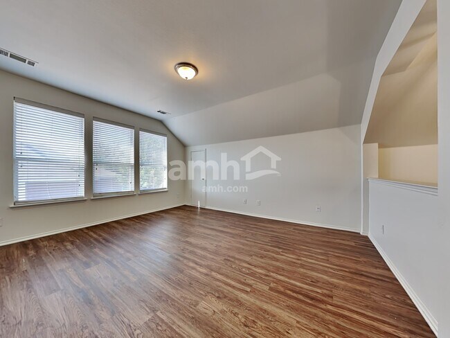 Building Photo - 14300 Cedar Post Dr