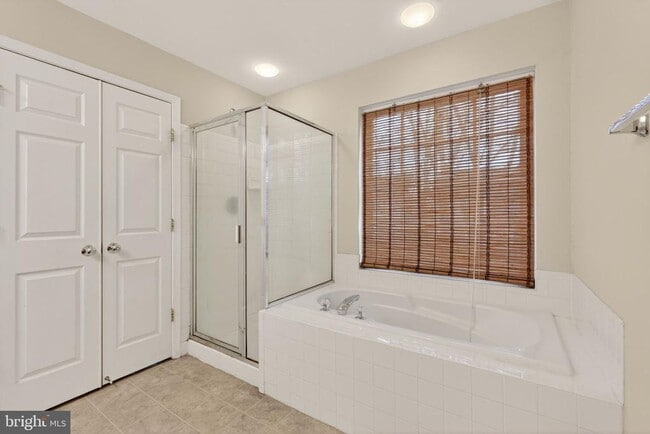 Building Photo - 7568 Great Swan Ct