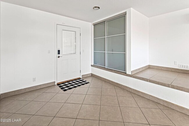 Building Photo - Long Term Rental heated pool & hot tub