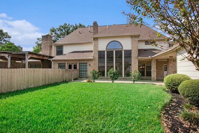 Building Photo - 15010 Terrace Oaks Dr