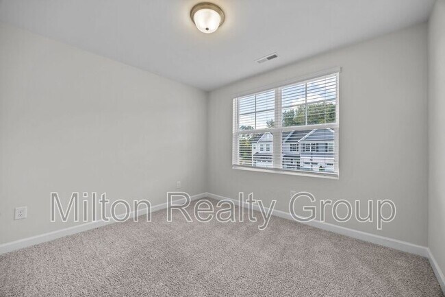 Building Photo - 63 Village Edge Dr