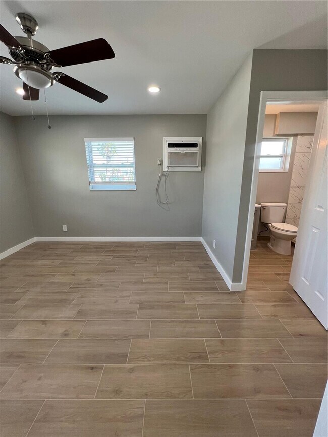 Building Photo - 2016 NE 17th Ct