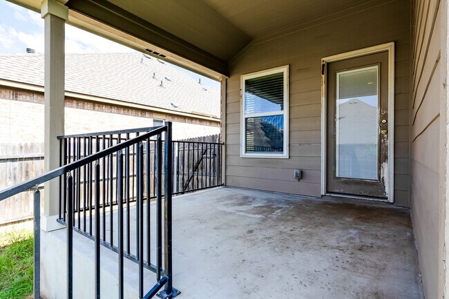 Building Photo - 820 Vintage Wy