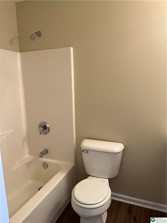 Building Photo - 338 S Oak St