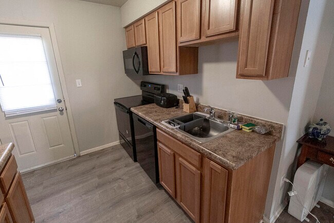 Building Photo - 204 Wheaton Ct