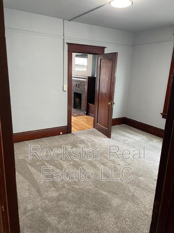 Building Photo - 1524 W Gardner Ave