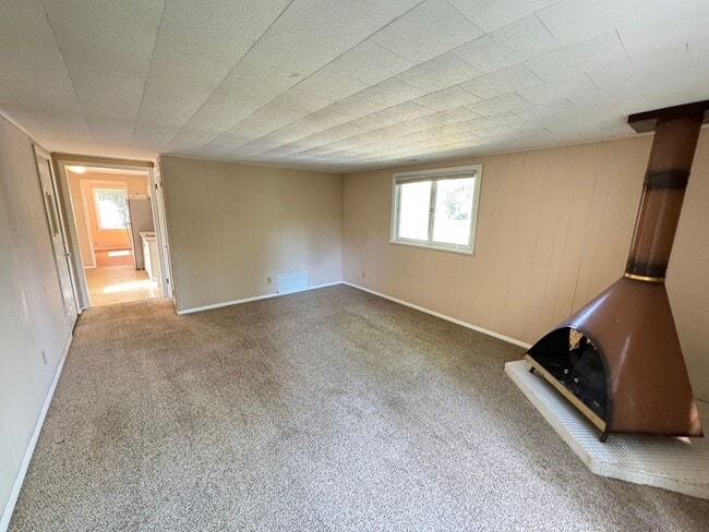 Building Photo - Charming 2-Bedroom, 1-Bathroom Home – $1,195/Month | 1,068 Sq. Ft.