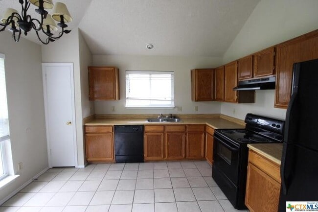 Building Photo - 2305 Woodlands Dr