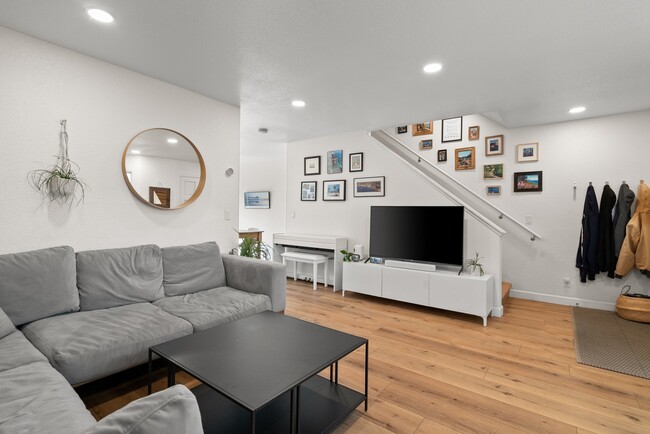 Building Photo - 3850 Bramble Ln