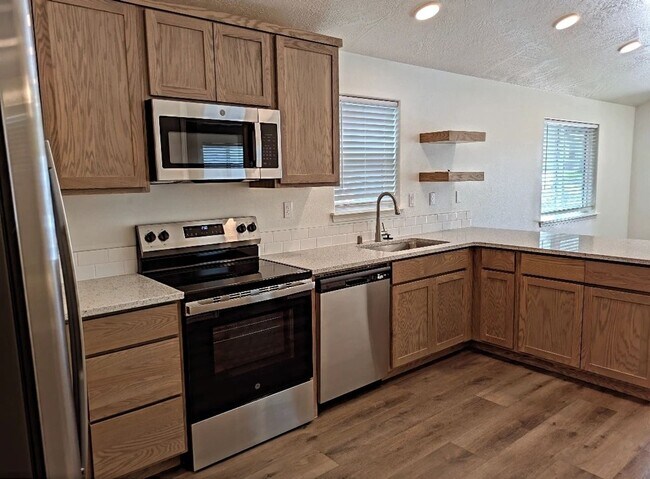 Building Photo - New Single Level Home in New SunRidge Community