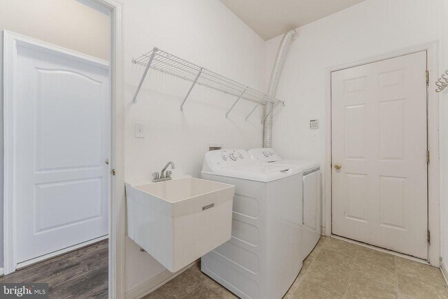 Building Photo - 20152 Boxwood Pl