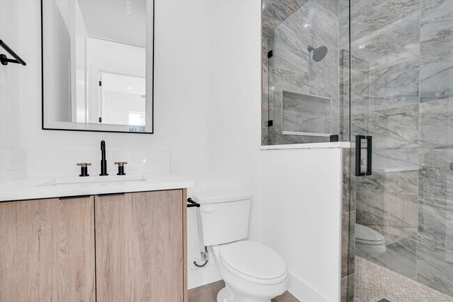 Building Photo - 1711 Nomas St