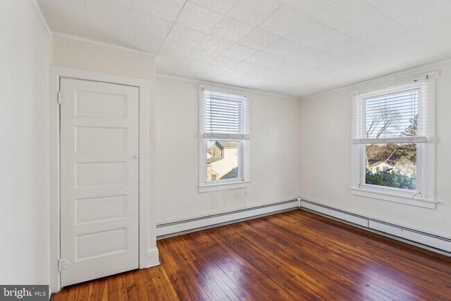 Building Photo - 1116 Maple St