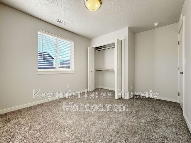 Building Photo - 2337 E Danzee Dr