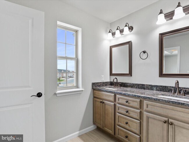 Building Photo - 129 Delano Dr