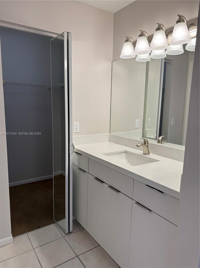 Building Photo - 8810 SW 132nd Pl