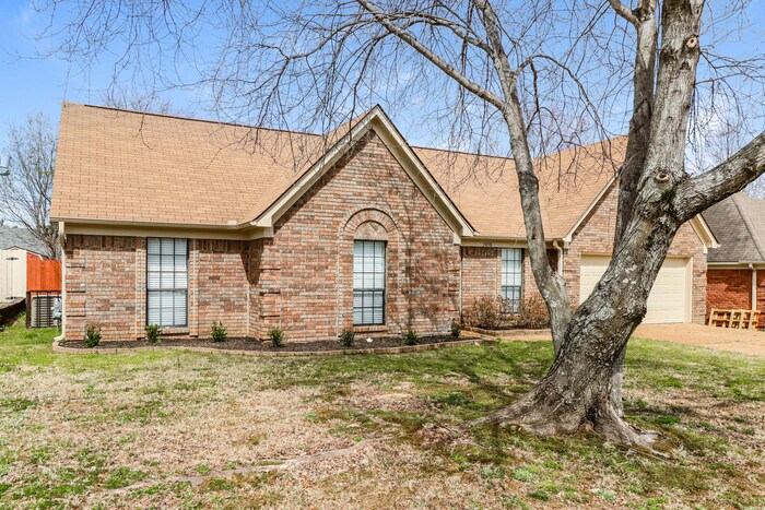 Building Photo - 5858 Rensslaer Dr