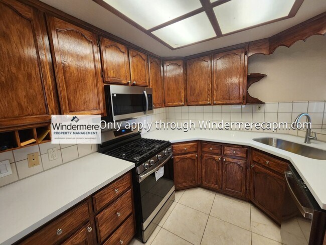 Building Photo - Orangevale Home Available Now!