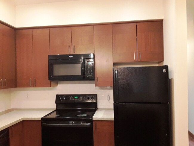 Building Photo - Beautiful Corner Condo In Central Location