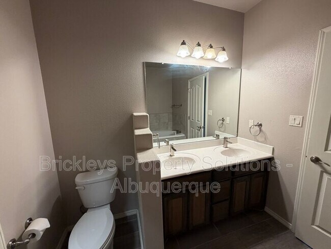 Building Photo - 7420 Tangerine Ct NE