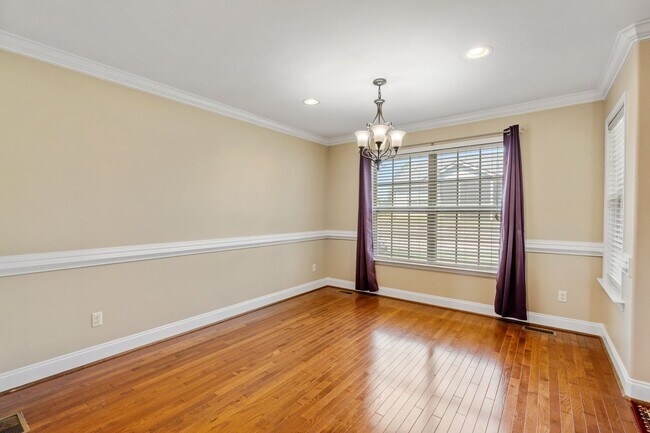 Building Photo - Lovely, Single Level, 3 Bedroom 2 Bath Home