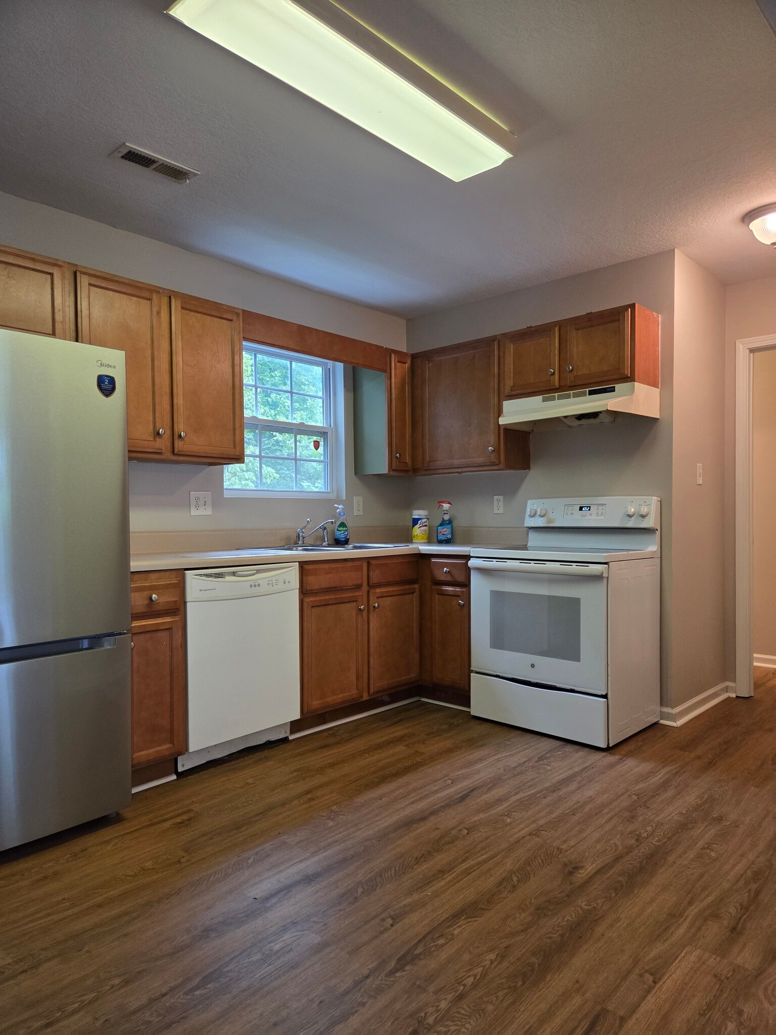 Building Photo - 3929 Acorn Dr