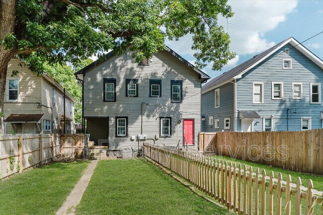 Building Photo - 1134 Lasalle St