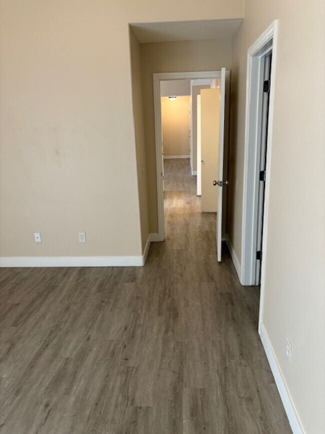 Building Photo - BEAUTIFUL SPACIOUS TOP FLOOR 2 BEDROOM & 2 FULL BATHROOM CONDO IN THE SOUTHWEST