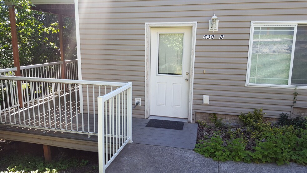 Building Photo - 530 SW Winter Cir