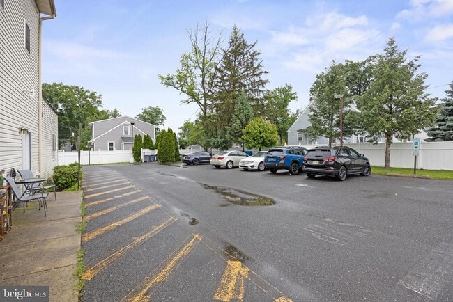 Building Photo - 7 E Mill Rd