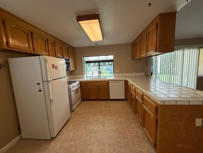 Building Photo - A Cute Single Quiet Court Home!