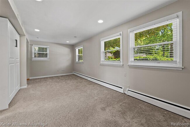 Building Photo - 5722 Raven Rd