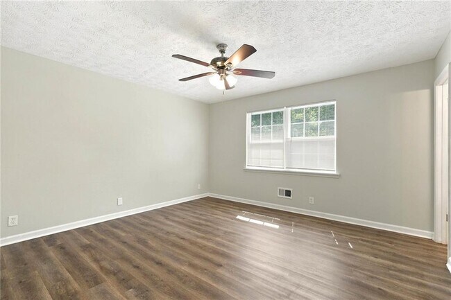 Building Photo - 2741 Oxford Dr