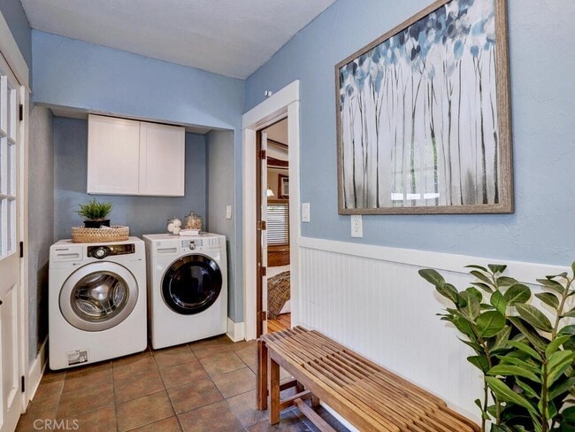 Building Photo - 229 Jacaranda Pl