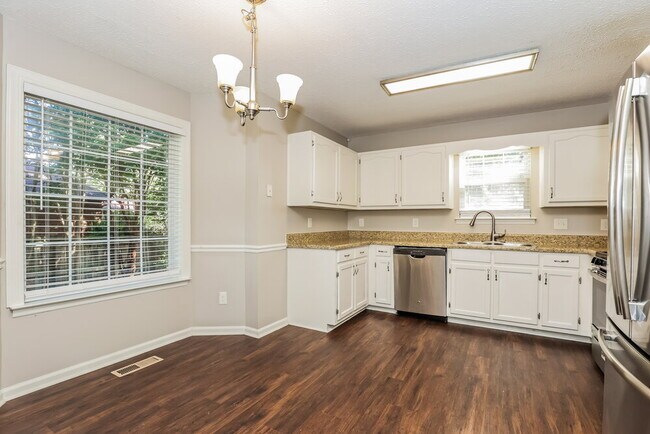 Building Photo - 616 Winthrop Ave
