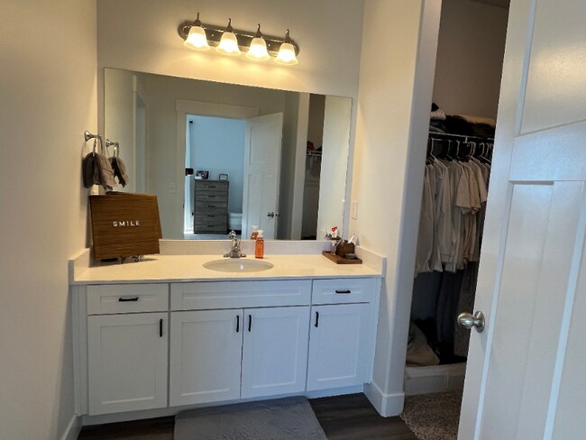 Building Photo - 927 W Coral Charm Wy