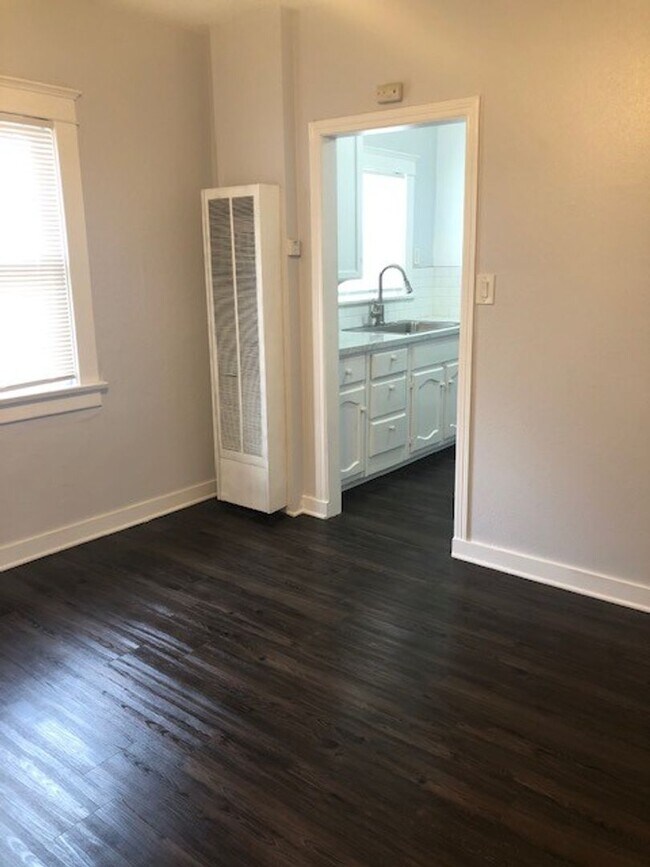 Building Photo - LINDEN 2470