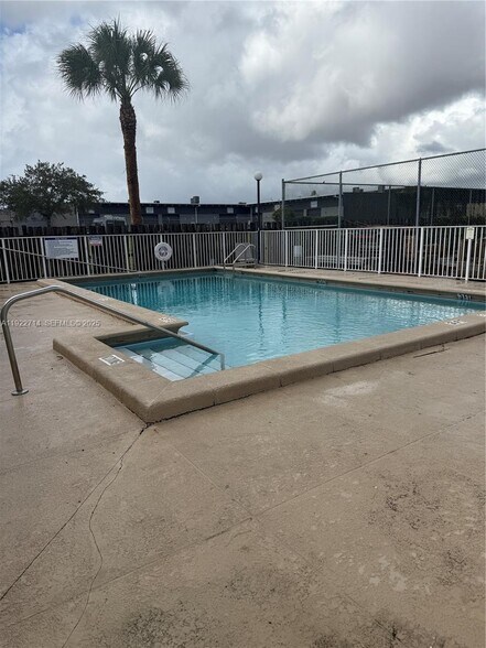 Building Photo - 6860 SW 45th Ln