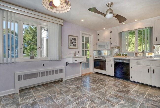 Building Photo - 33 Hillcrest Rd