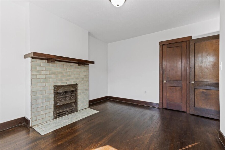 Building Photo - 2816 Clermont Ave