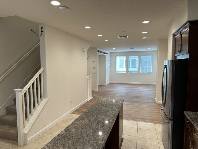 Building Photo - Stunning 3 Bed/3.5 Bath Townhome Walking Distance to BART