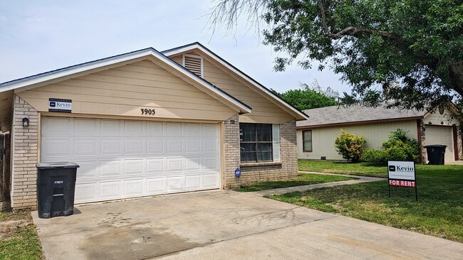 Primary Photo - 3905 Pickwick Ln