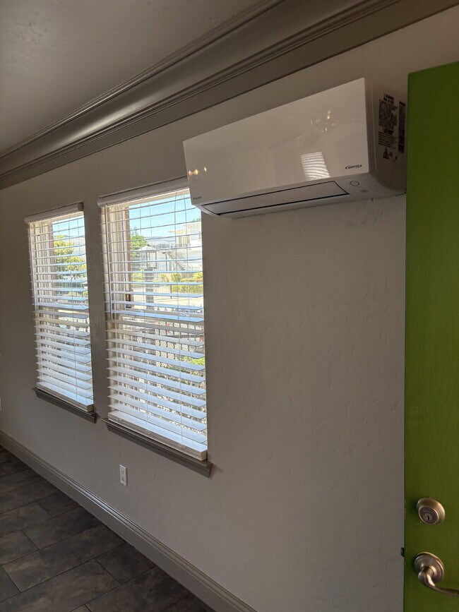 Building Photo - MOVE IN SPECIAL ***Reduced rent with immed...