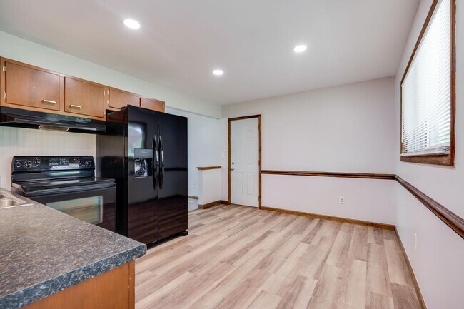 Building Photo - 366 Randy Dr