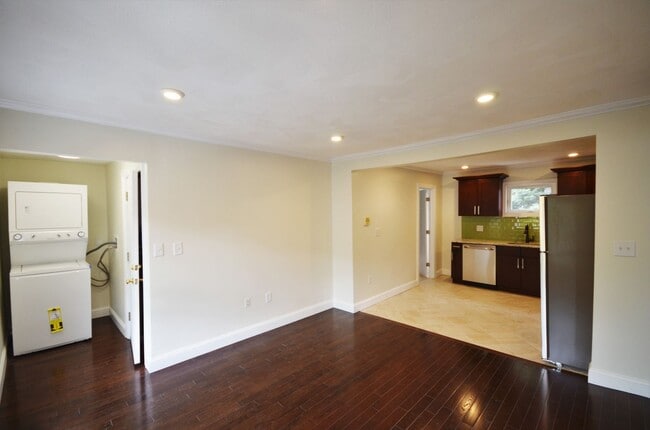 Building Photo - 130 Bro