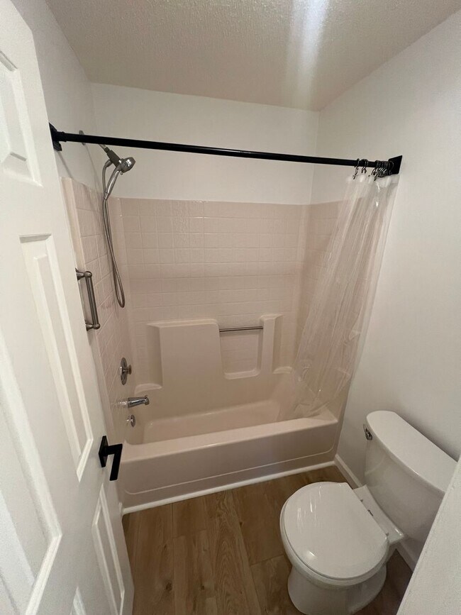 Building Photo - 833 Gas Light Ln