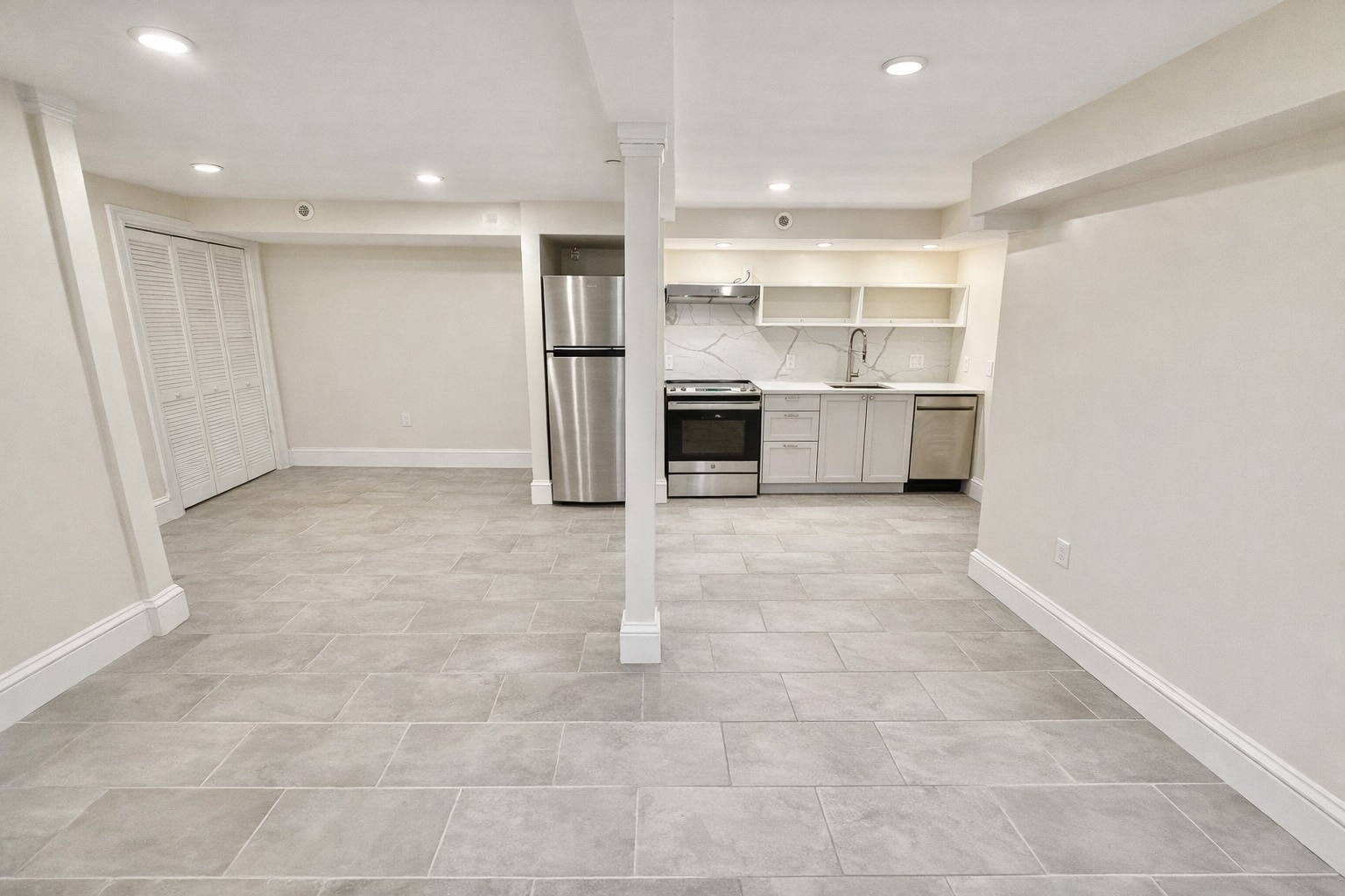 Kitchen/Dining Combo - 35 Foster St