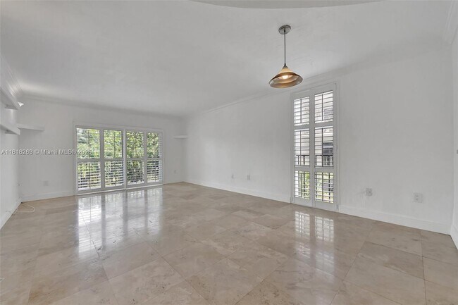 Building Photo - 6890 N Kendall Dr