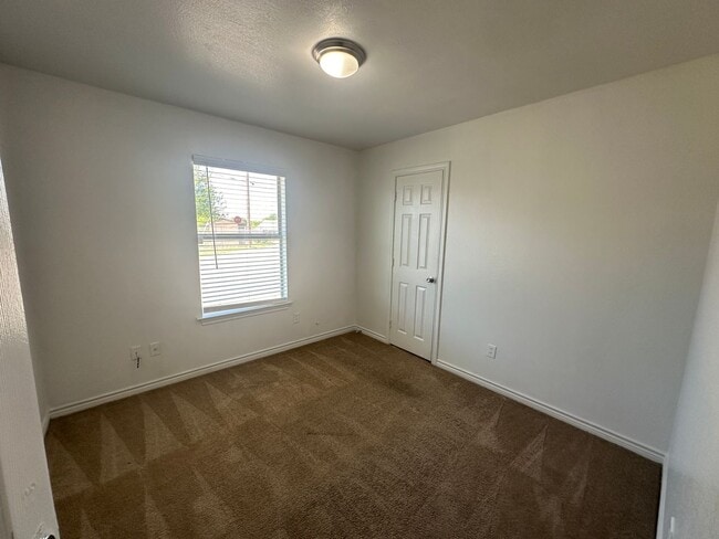 Building Photo - Wonderful 3-Bedroom Dallas Home For Rent!!