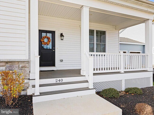 Building Photo - 240 Baldy Ln